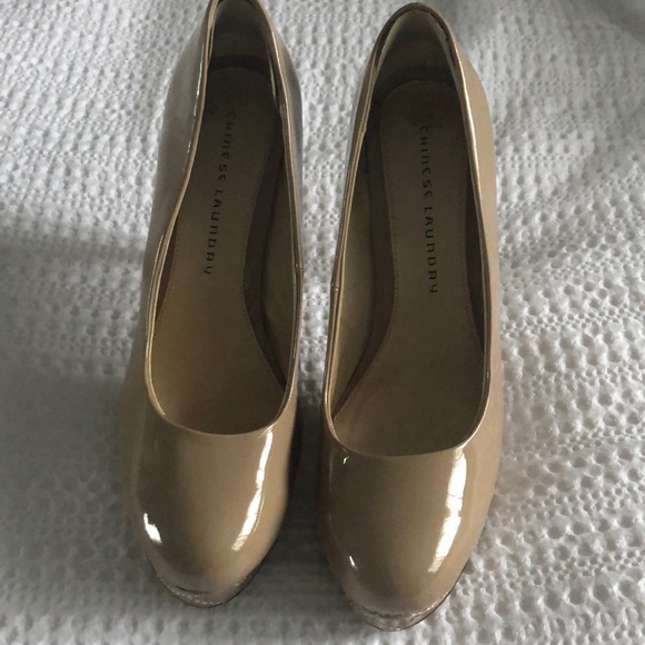 Chinese Laundry pumps with stitched detail - Picture 2 of 5